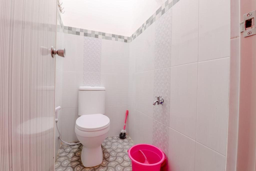 Pinky Guest House Batu Batu  Luaran gambar