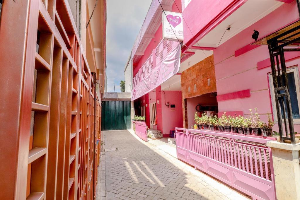 Pinky Guest House Batu Batu  Luaran gambar