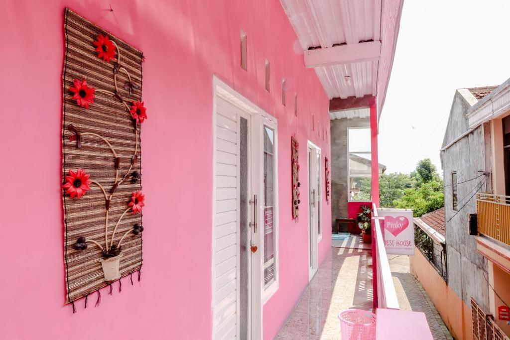 Pinky Guest House Batu Batu  Luaran gambar