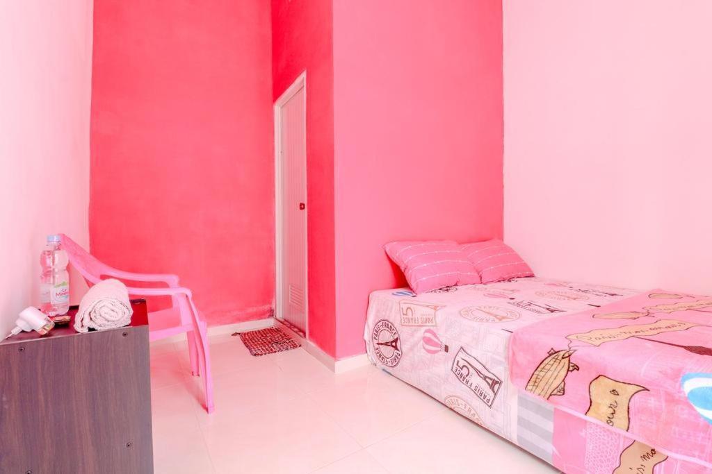 Pinky Guest House Batu Batu  Luaran gambar