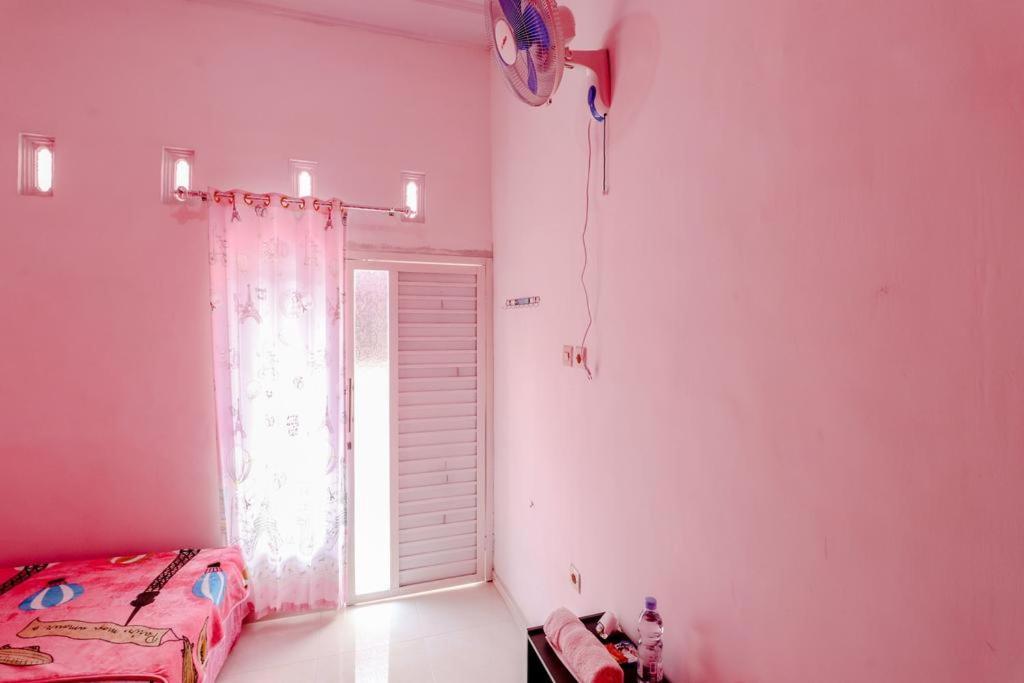 Pinky Guest House Batu Batu  Luaran gambar